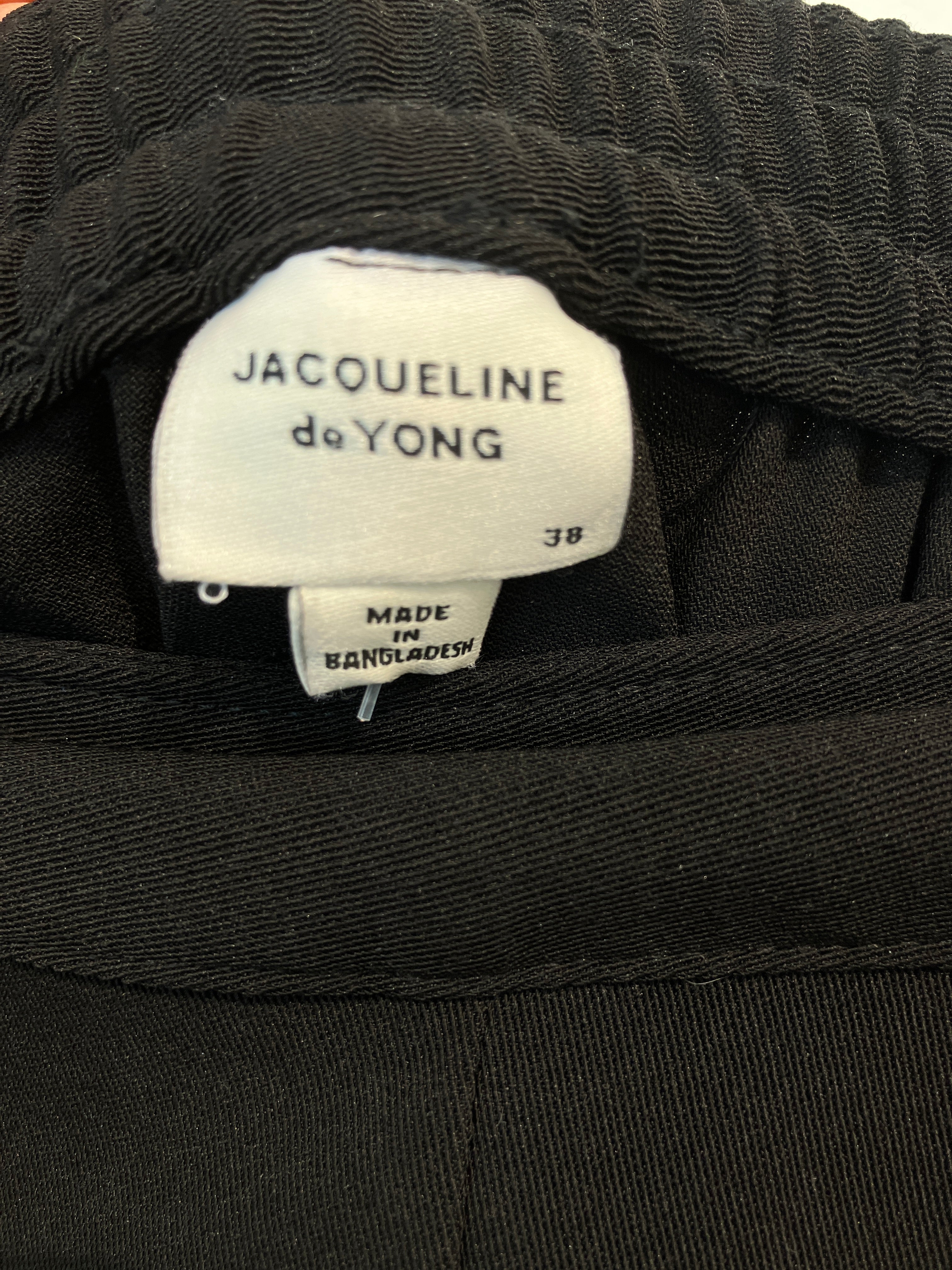 Jacqueline De Yong Bukser